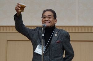 堰八会長のご挨拶と乾杯でスタート