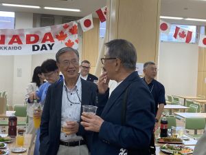 歓談の時間　皆さん笑顔でお話も弾みます